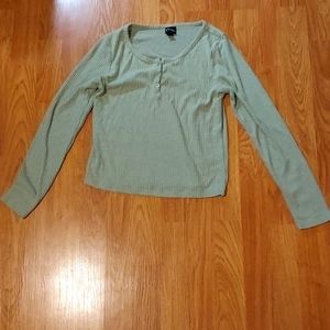 Green long sleeve crop top.